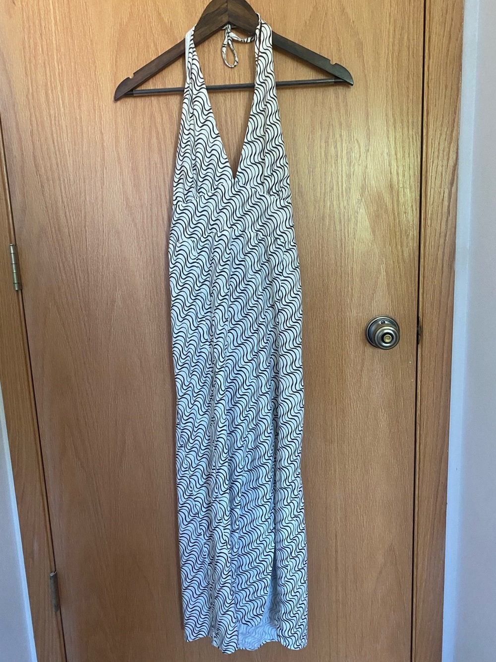 Pull&Bear Brown and White Halter Wave Print Maxi Dress